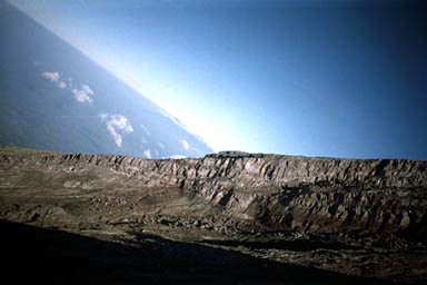 Volcano Mount Agung Bali watch horizon level