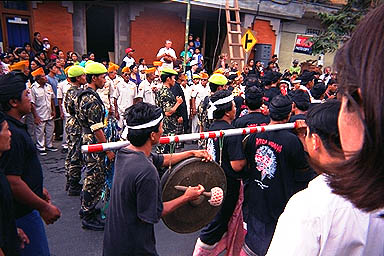 Balinese Funeral in Ubud march 