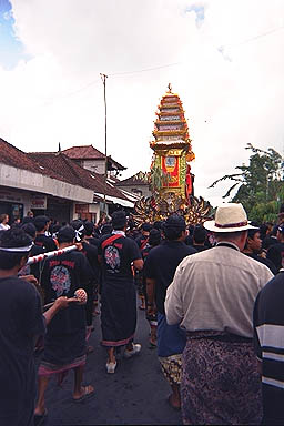 Balinese Funeral in Ubud march 