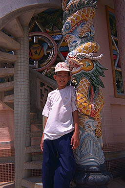 Saigon pagoda kid